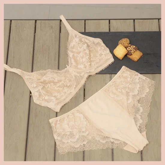 Сподели   Дантелен сутиен без банел Lepel Belseno 700 серия Romance